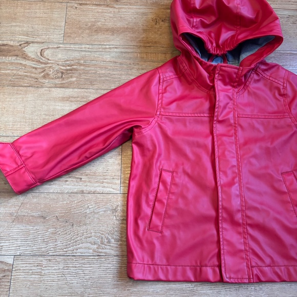2t old navy rain jacket - Picture 2 of 2